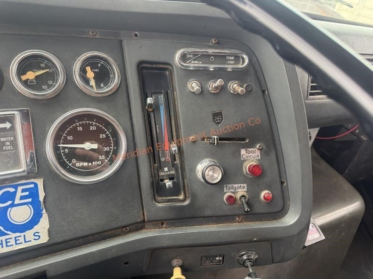 1988-ford-ln8000-image-31