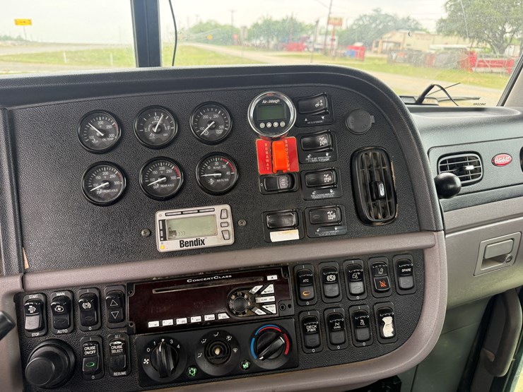 2016-peterbilt-367-image-19
