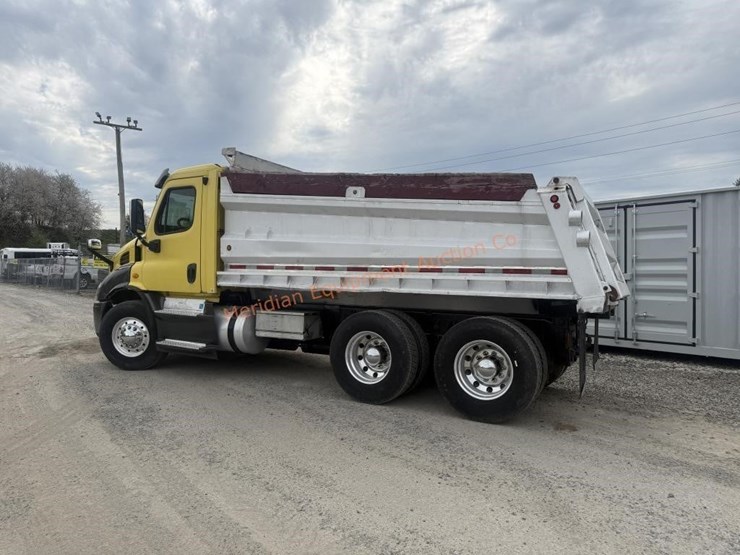 2014-freightliner-108sd-image-7