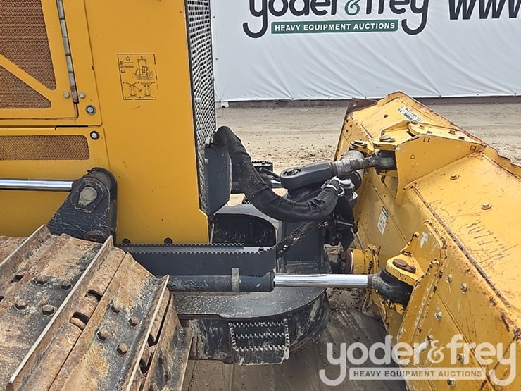 2019-deere-450k-lgp-image-25