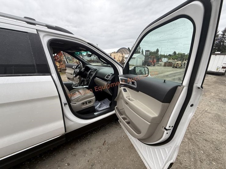 ford-explorer-limited-image-45