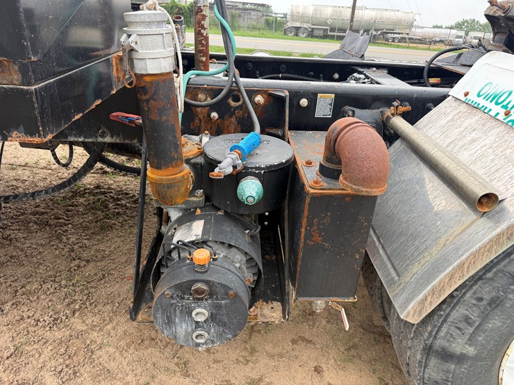 2016-peterbilt-367-image-11