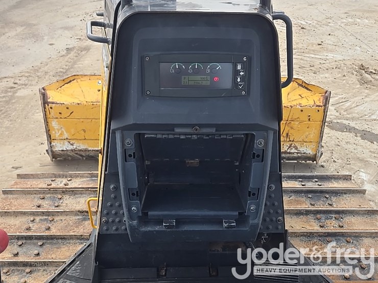 2019-deere-450k-lgp-image-48