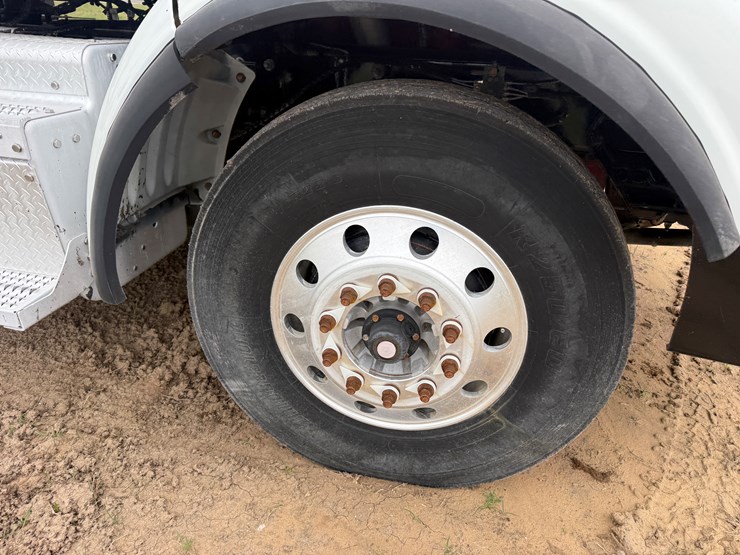 2016-peterbilt-367-image-15