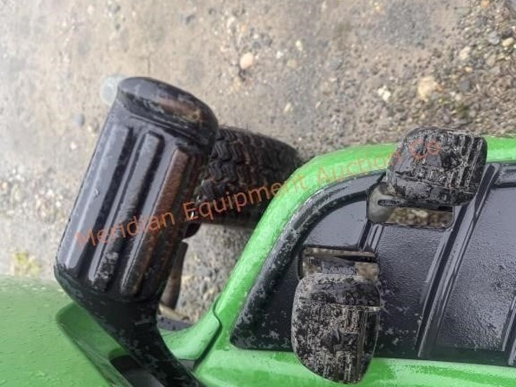 john-deere-x300-image-7