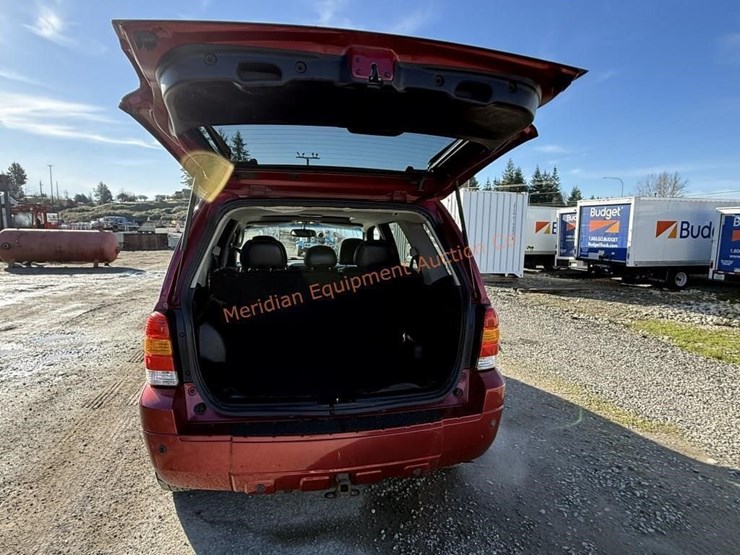 2005-ford-escape-image-13