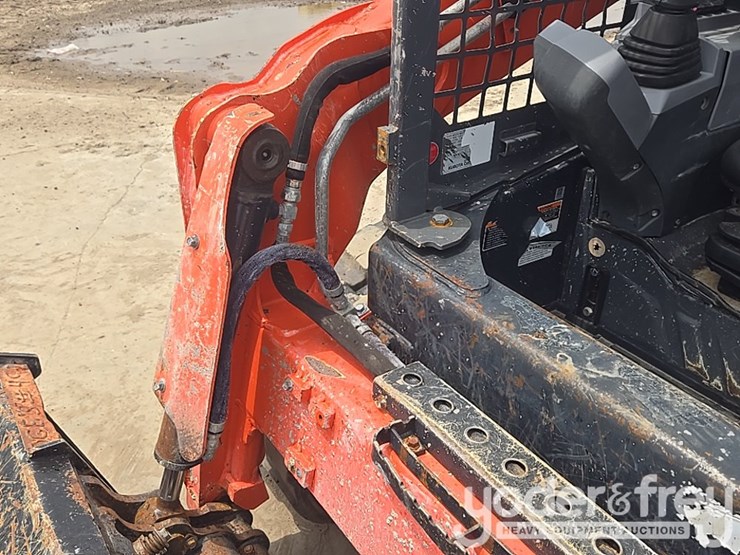 2021-kubota-svl65-2-image-35
