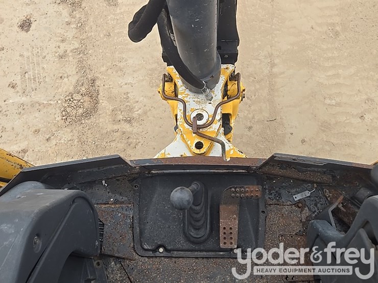 2010-deere-310sj-image-57