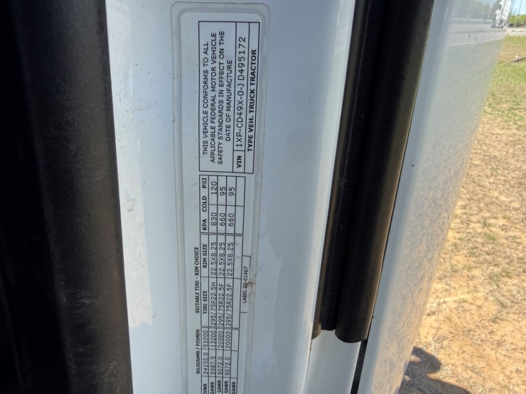 2018-peterbilt-567-image-19