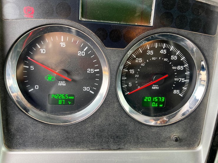 2013-kenworth-t800-image-8