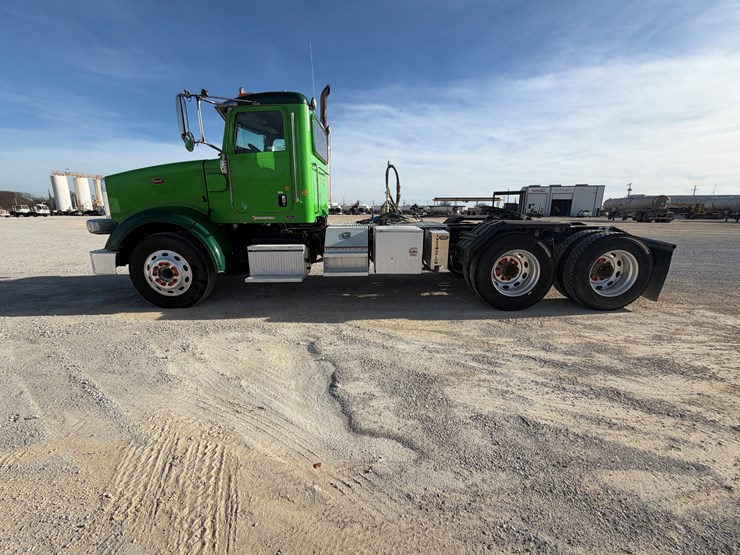 2020-peterbilt-367-image-8