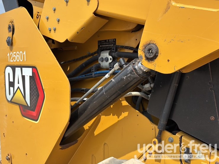 2022-caterpillar-299d3-image-26
