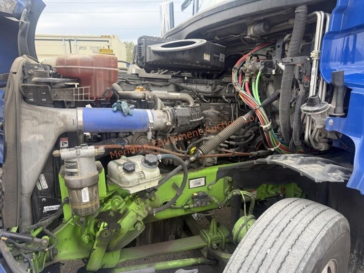 2020-freightliner-cascadia-113-image-59