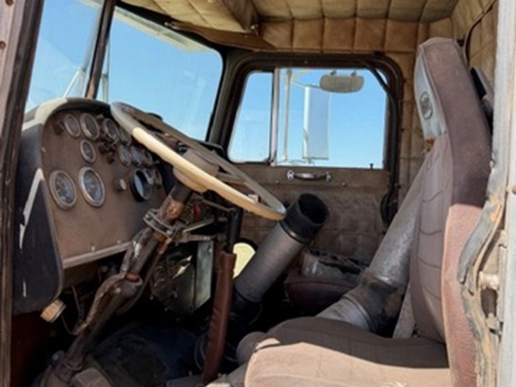 peterbilt-359-image-2