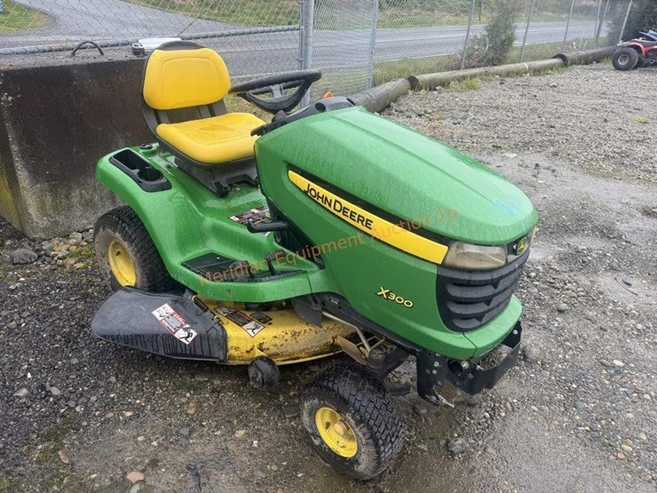 john-deere-x300-image-4