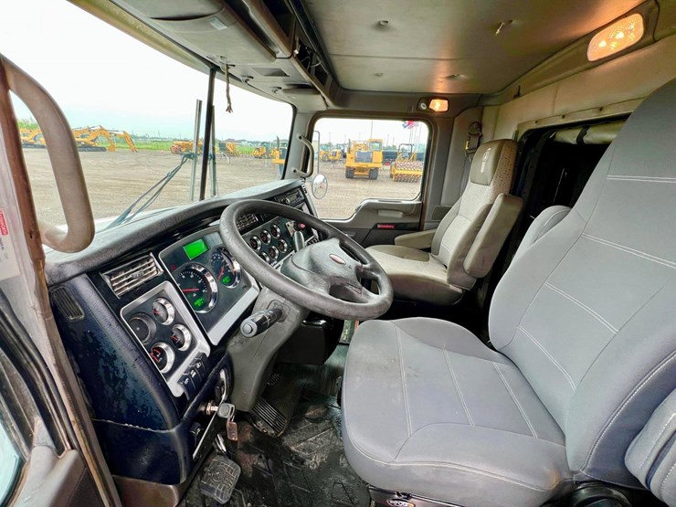 2013-kenworth-t800-image-4