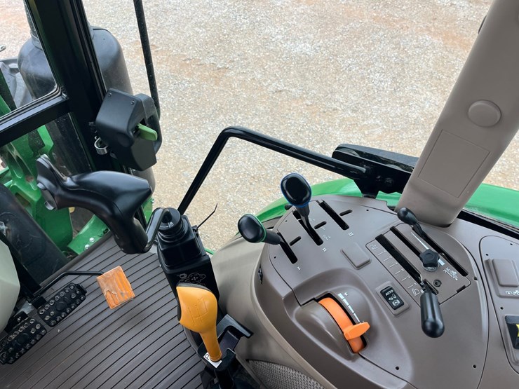 2019-john-deere-5100m-image-18