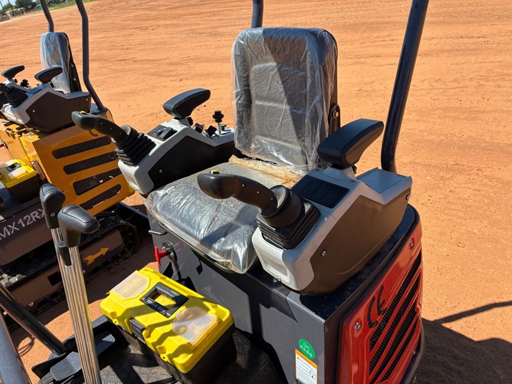 #t8493-•-mini-excavator-image-5