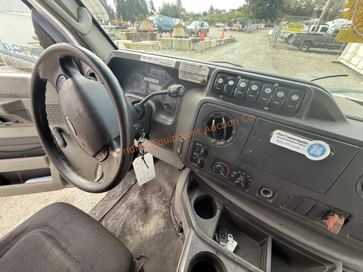 2010-ford-e450-image-47