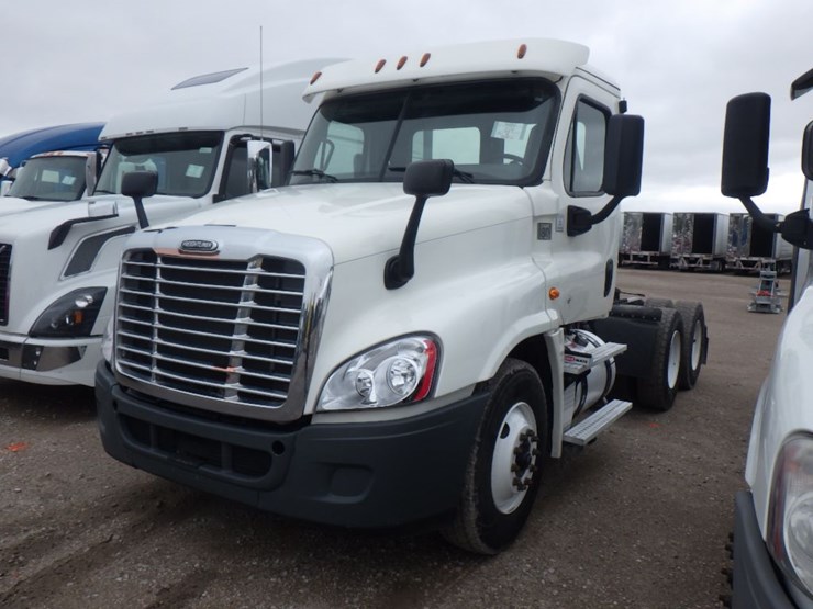 2017-freightliner-cascadia-125-image-1