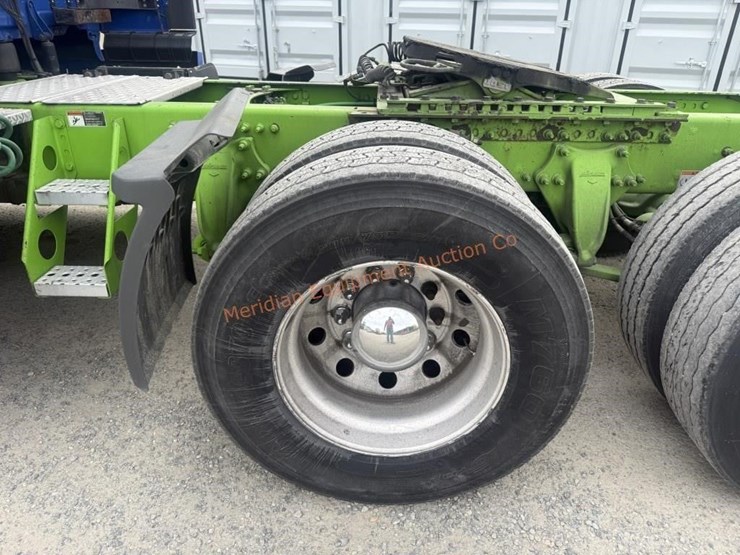 2020-freightliner-cascadia-113-image-22