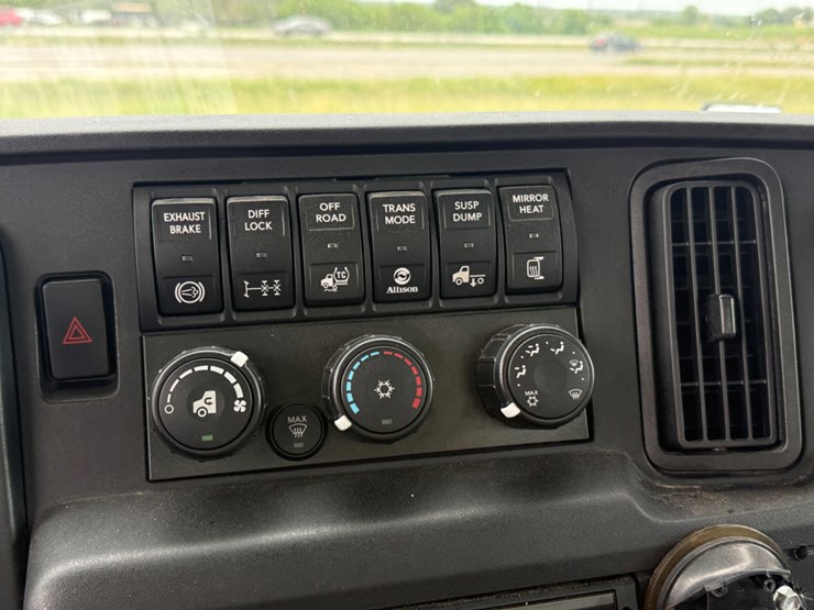 2020-international-mv607-image-13