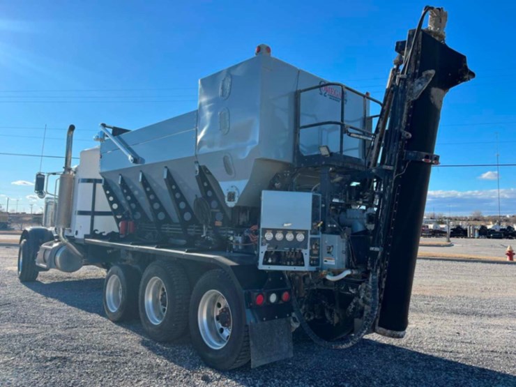 2017-peterbilt-389-image-6