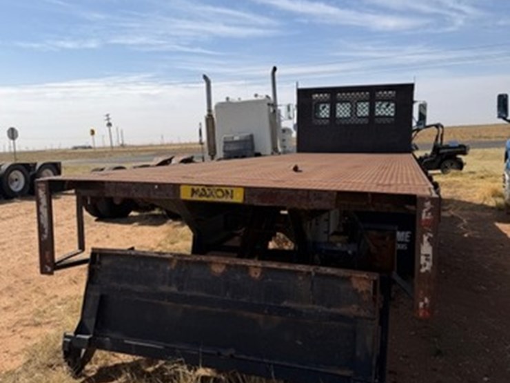 freightliner-fl60-image-2