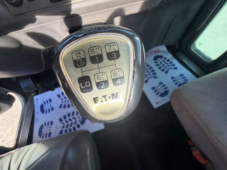 2020-peterbilt-367-image-19