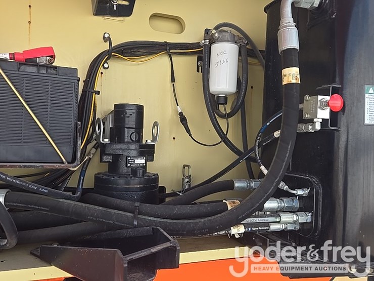 2016-jlg-800aj-image-45