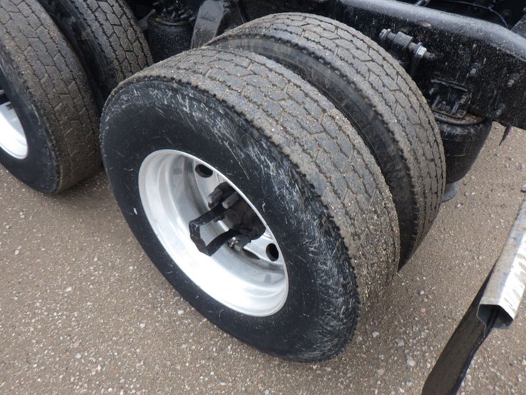 2017-freightliner-cascadia-125-image-15