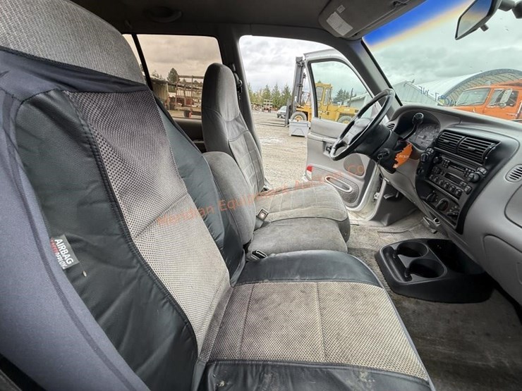 1995-ford-explorer-xlt-image-34