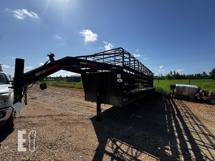w-w-trailers-livestock-trailer-24'-image-5