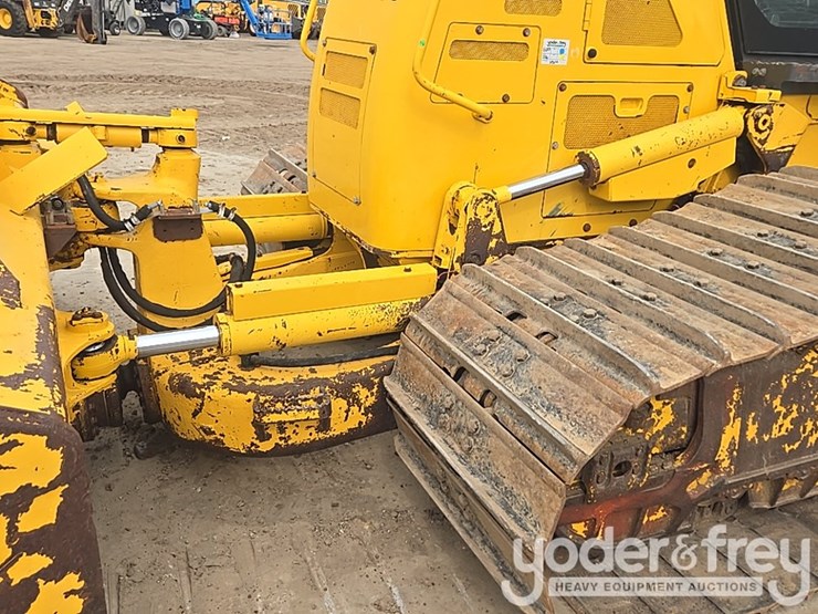 2022-komatsu-d61px-24-image-26