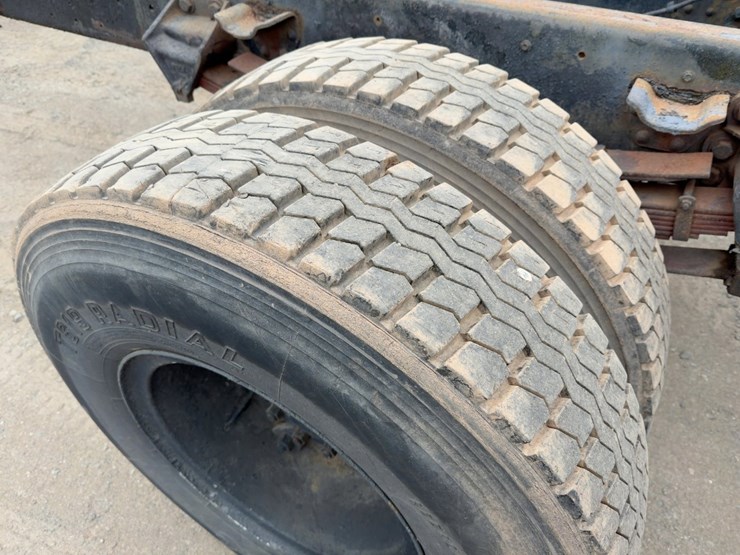 1970-ford-8000-image-14