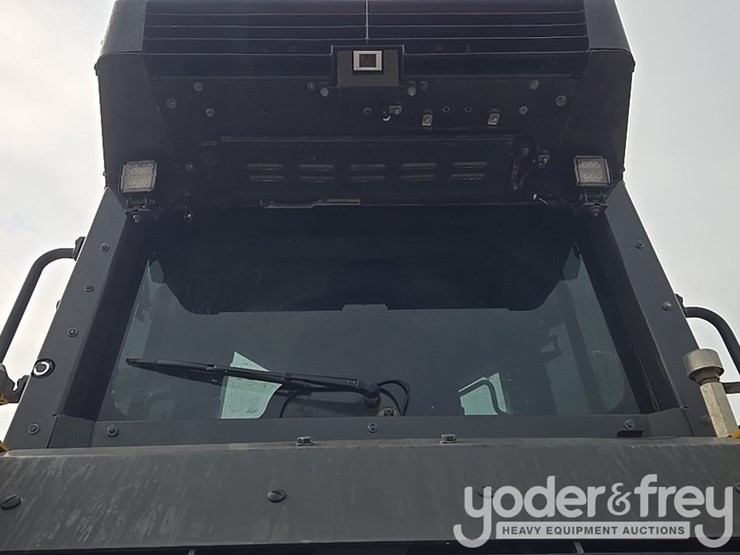 2022-komatsu-d61px-24-image-44