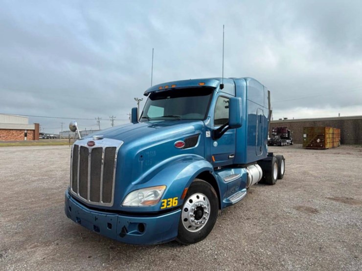 2014-peterbilt-579-image-1