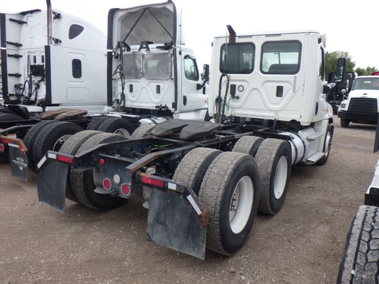 2017-freightliner-cascadia-125-image-7