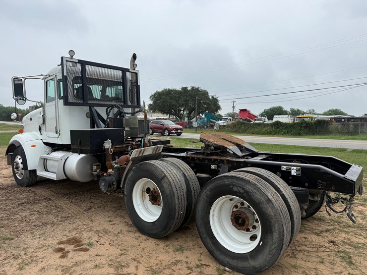 2016-peterbilt-367-image-7