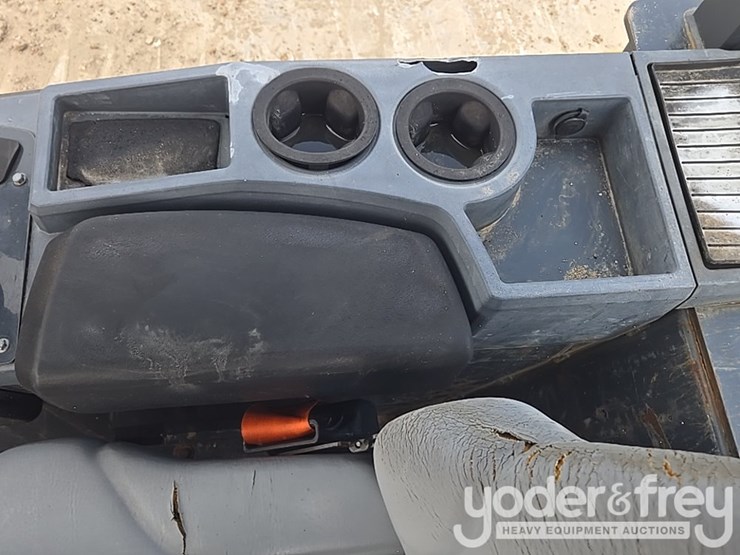 2019-deere-450k-lgp-image-45