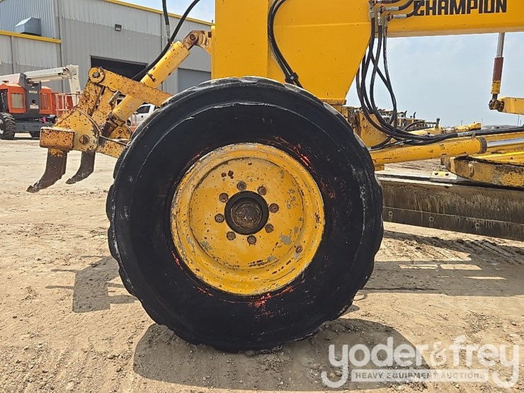 2000-champion-c80a-image-10