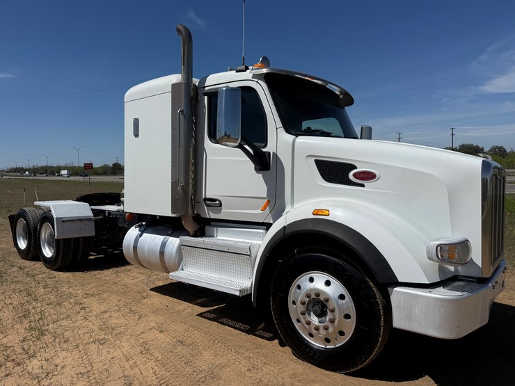 2018-peterbilt-567-image-3