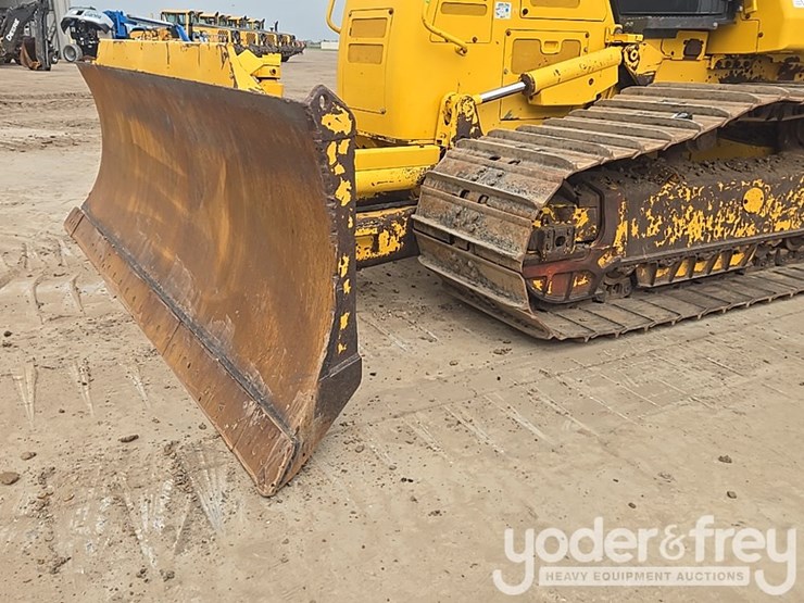 2022-komatsu-d61px-24-image-22