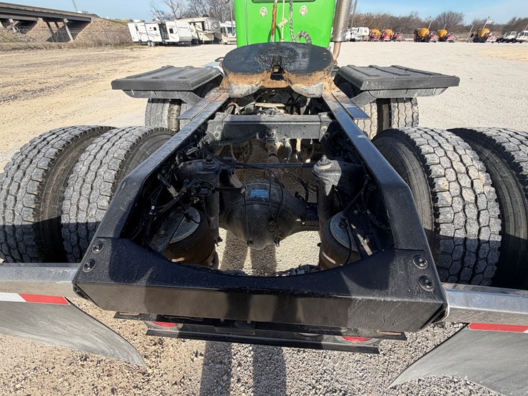 2020-peterbilt-367-image-11