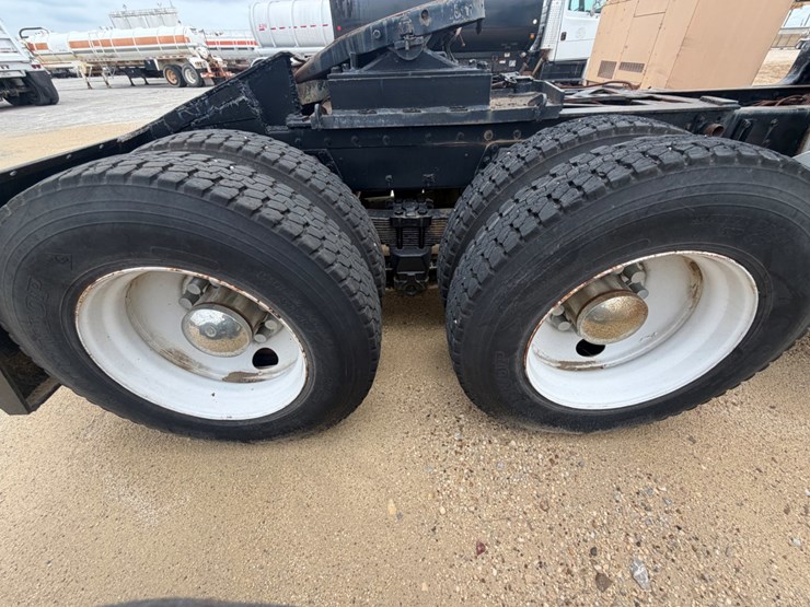 1975-peterbilt-359-image-15