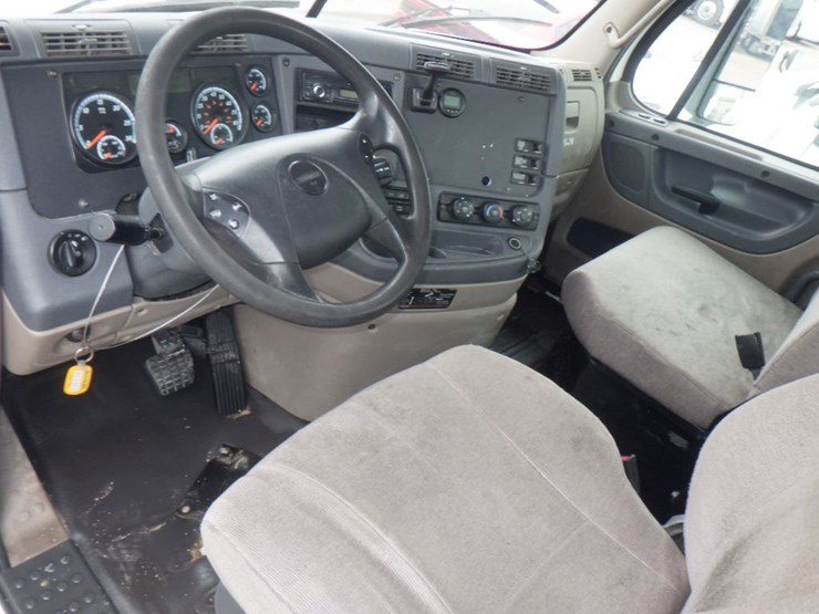 2017-freightliner-cascadia-125-image-15
