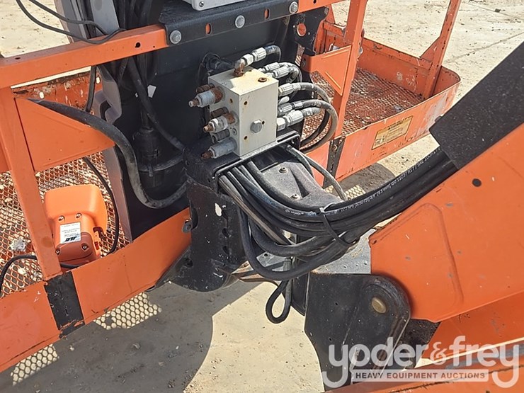 2016-jlg-800aj-image-22