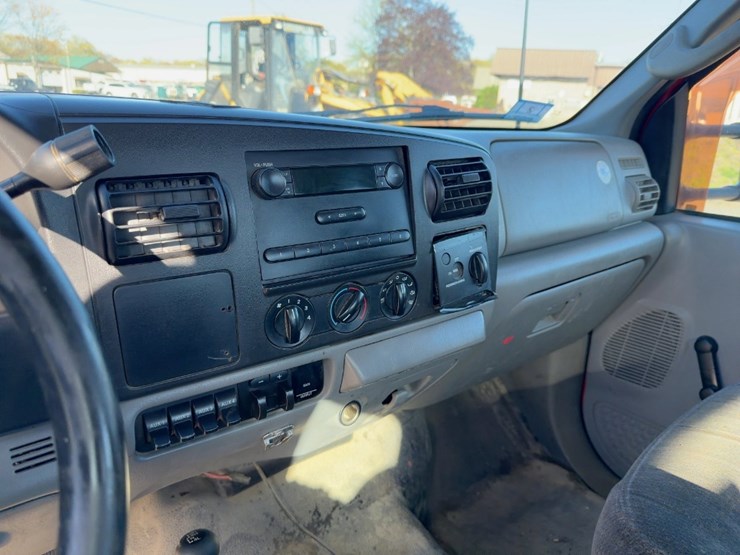 2006-ford-f550-xl-image-17