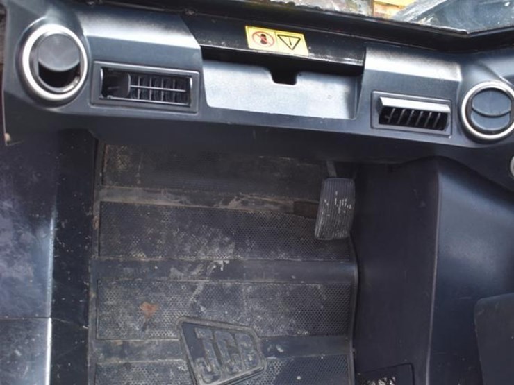 2020-jcb-3ts-8t-image-25