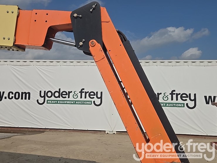 2016-jlg-800aj-image-24